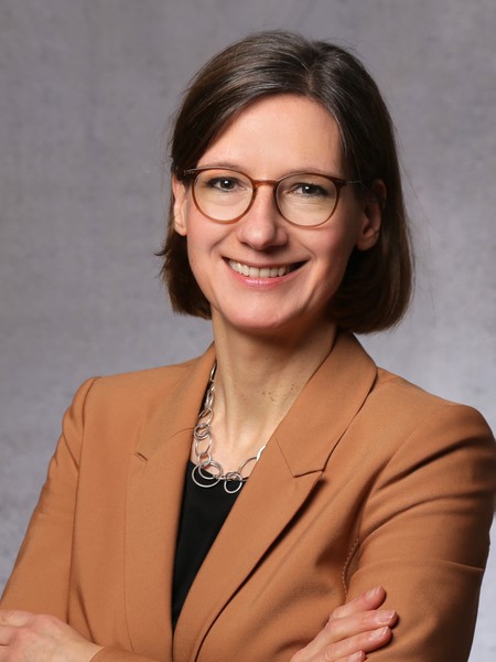 Dr. Lisa Maubach